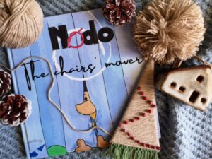 Nodo the chairs' mover, the children's book written by Daniele Frau and illustrated by Gabriele Manca.